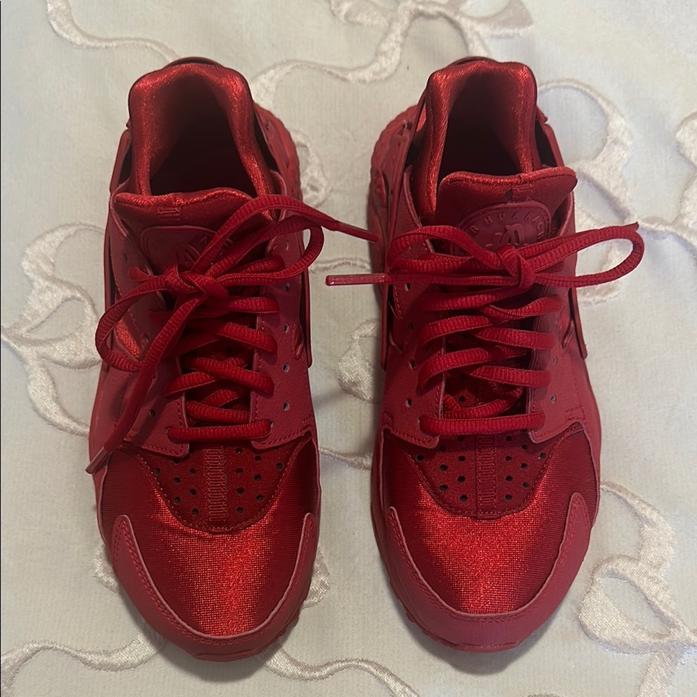 Nike Air Huarache Triple Red Sneakers